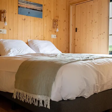 Ecau - Logement Insolite A 30km De Pairi Daiza Lodge *